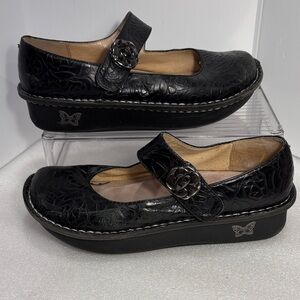 Alegria used but‎ some life left. Eu37 Women's Black Embossed Flats. Box 21